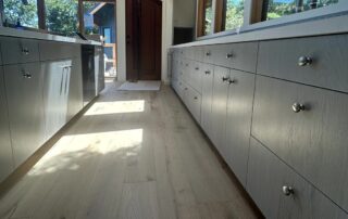 how long does cabinet paint last
